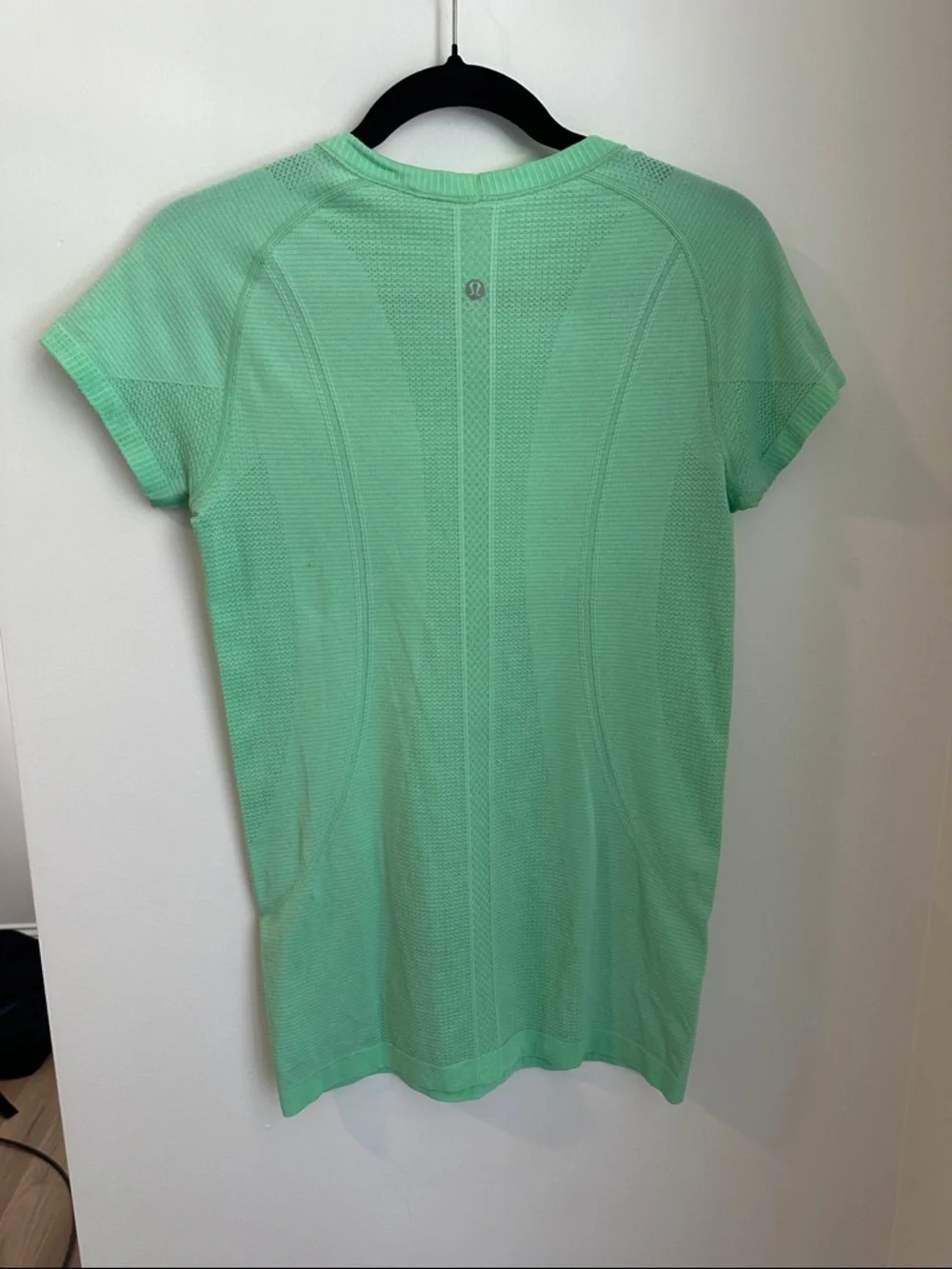 Lululemon Swiftly Tech Short Sleeve Crew Heathered Scream Green size 8